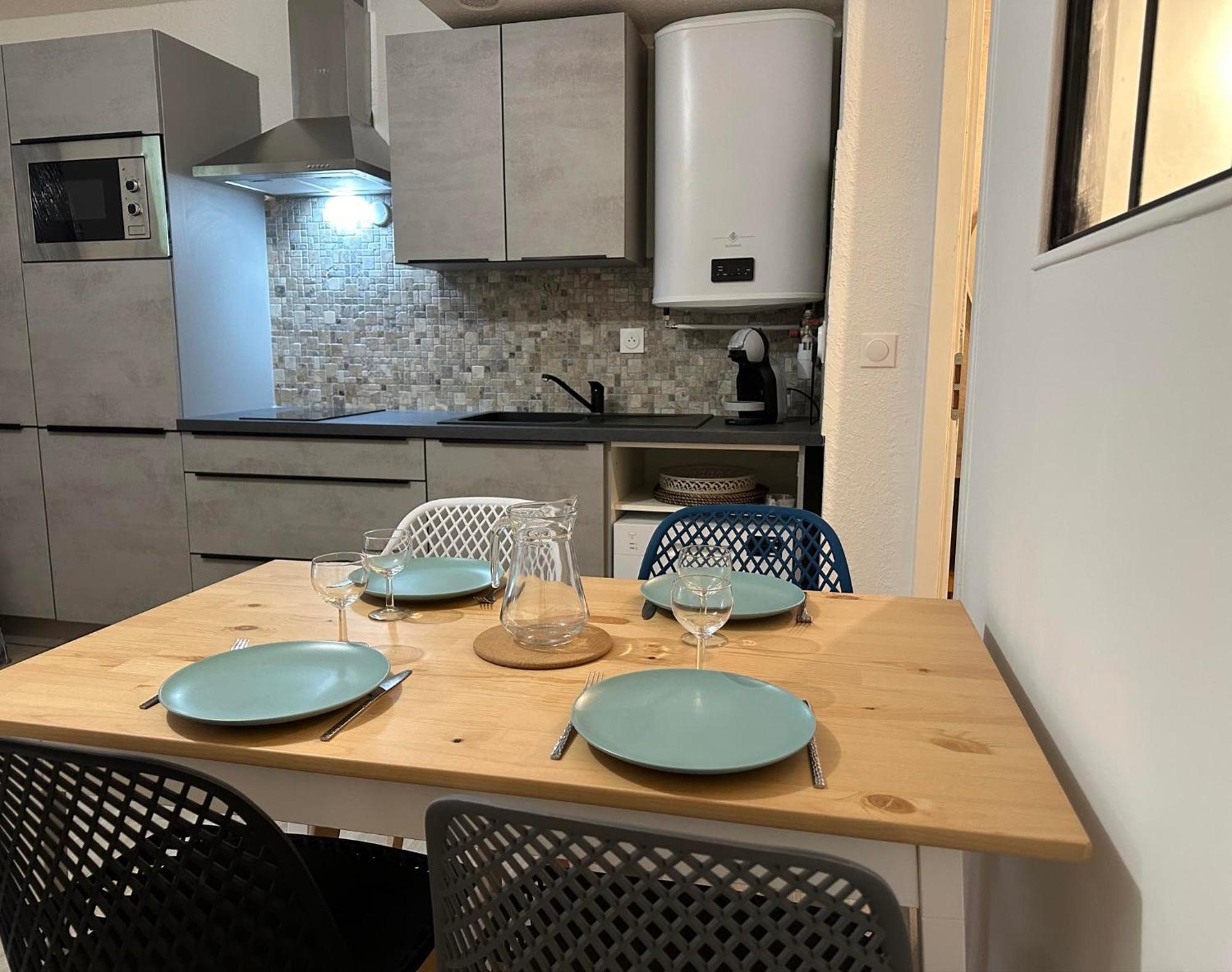 Appartement Climatise Avec Chambre Et Parking Privatif Locations Vld Camargue سانت ماري دو لا مير المظهر الخارجي الصورة