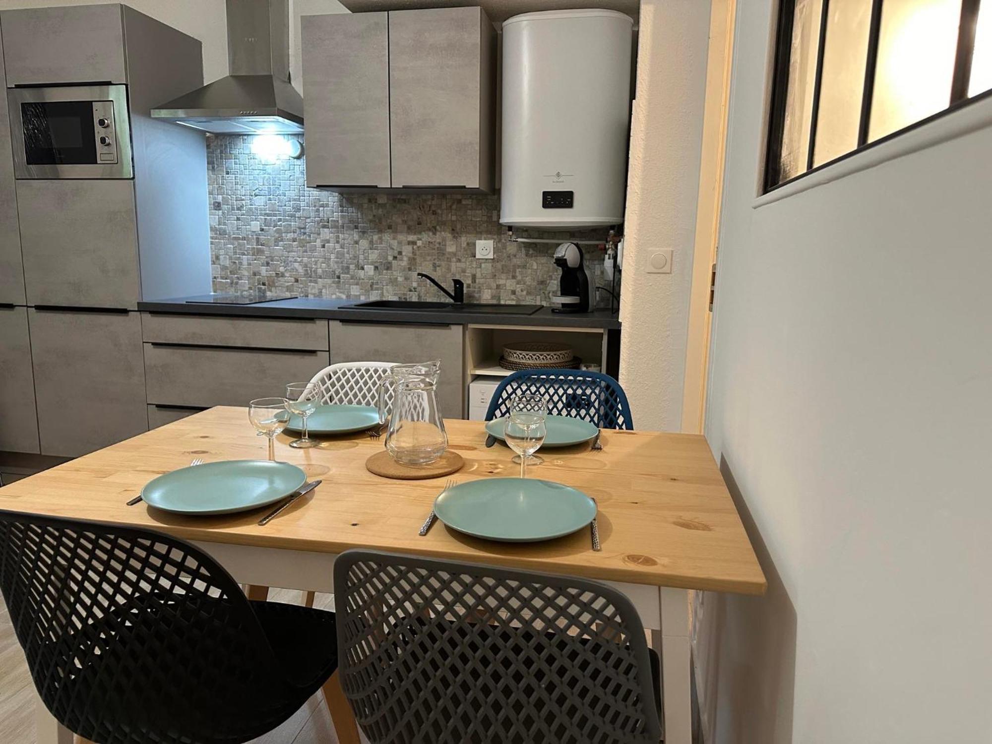 Appartement Climatise Avec Chambre Et Parking Privatif Locations Vld Camargue سانت ماري دو لا مير المظهر الخارجي الصورة