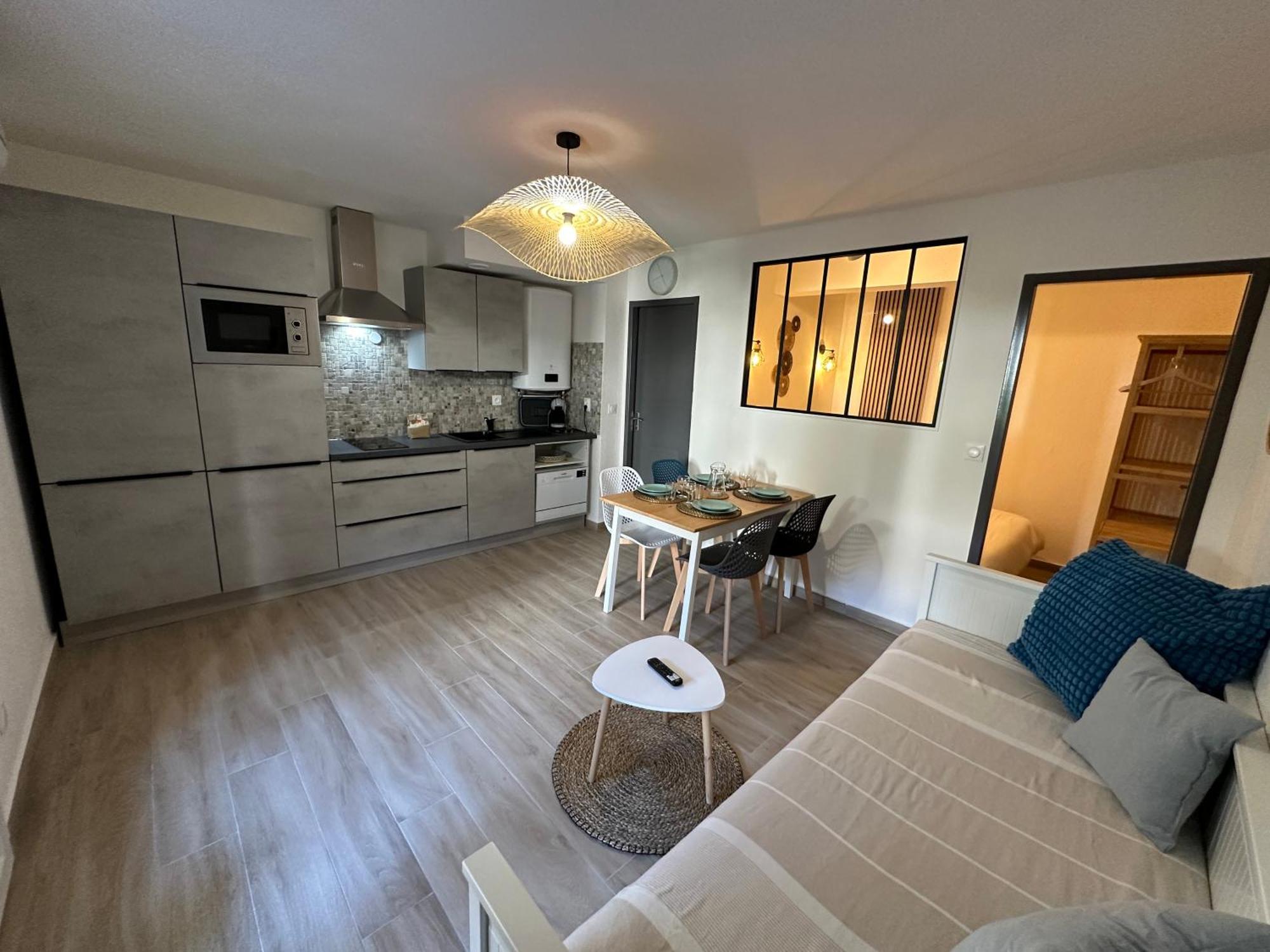 Appartement Climatise Avec Chambre Et Parking Privatif Locations Vld Camargue سانت ماري دو لا مير المظهر الخارجي الصورة