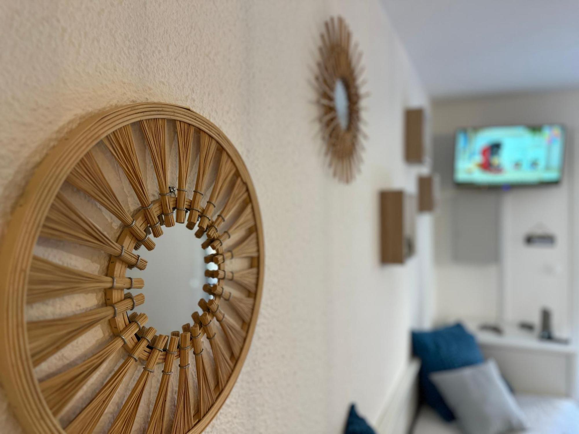 Appartement Climatise Avec Chambre Et Parking Privatif Locations Vld Camargue سانت ماري دو لا مير المظهر الخارجي الصورة