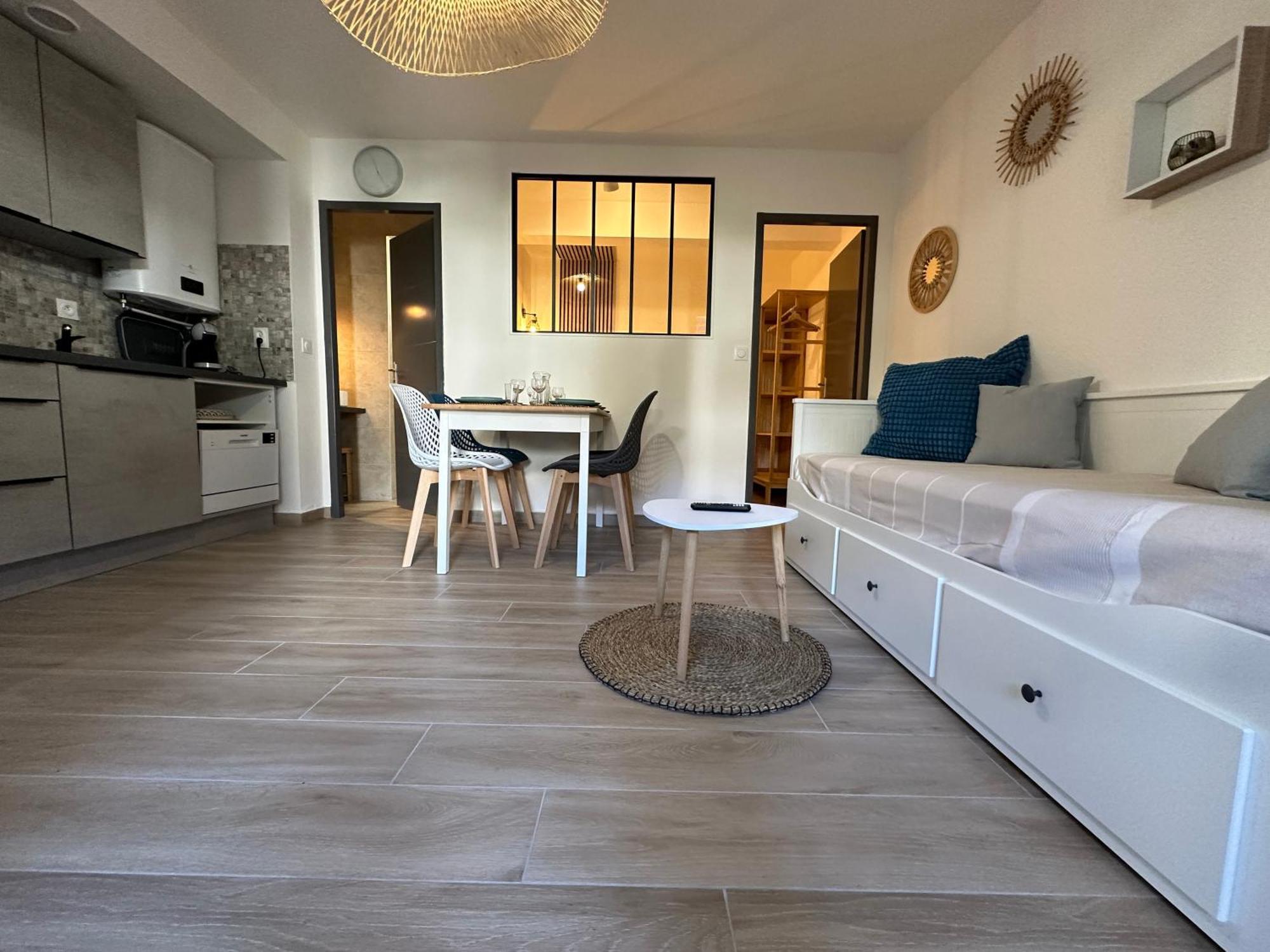 Appartement Climatise Avec Chambre Et Parking Privatif Locations Vld Camargue سانت ماري دو لا مير المظهر الخارجي الصورة