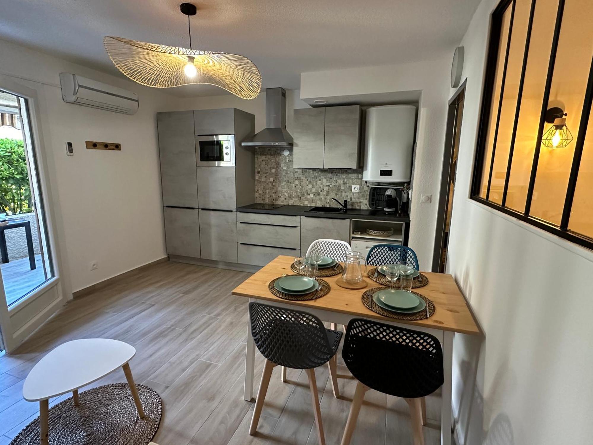 Appartement Climatise Avec Chambre Et Parking Privatif Locations Vld Camargue سانت ماري دو لا مير المظهر الخارجي الصورة