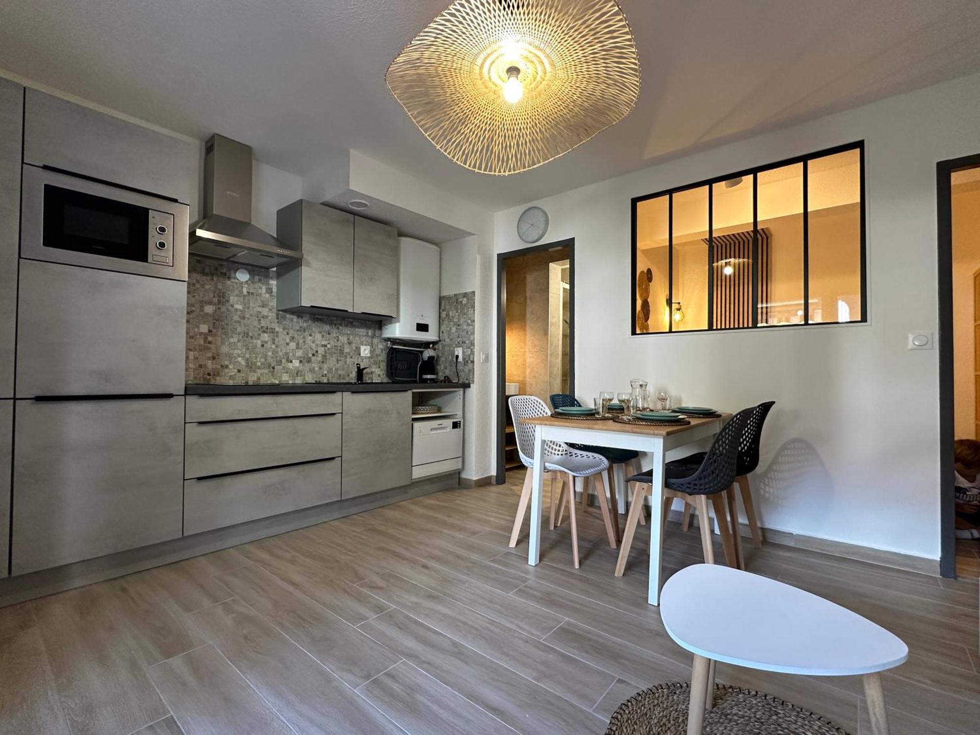 Appartement Climatise Avec Chambre Et Parking Privatif Locations Vld Camargue سانت ماري دو لا مير المظهر الخارجي الصورة