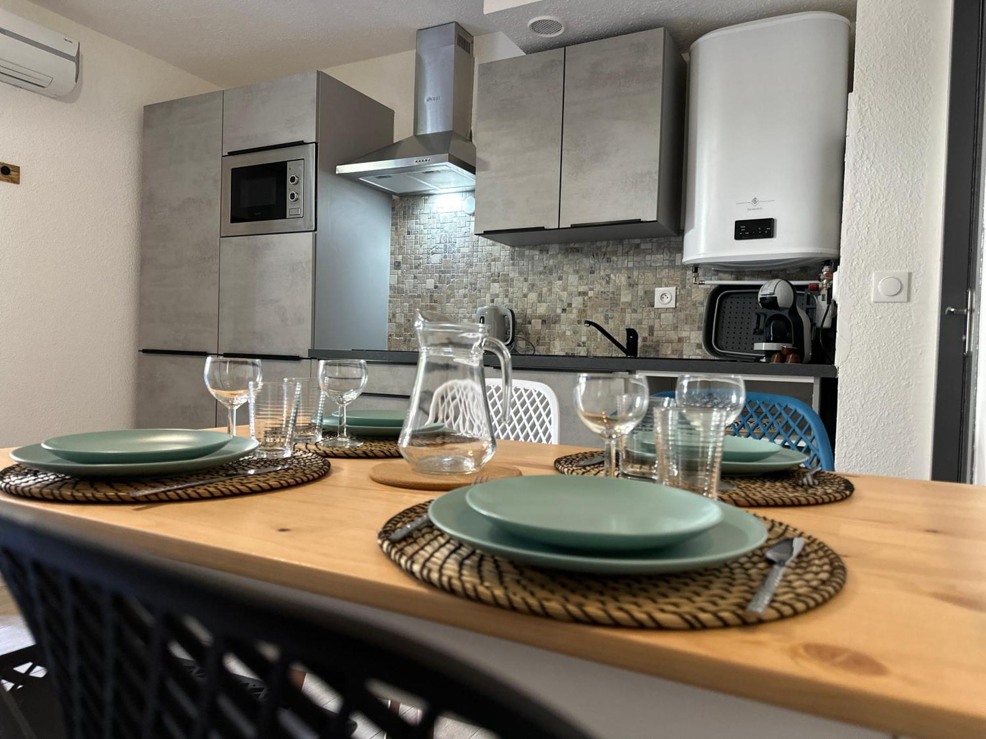 Appartement Climatise Avec Chambre Et Parking Privatif Locations Vld Camargue سانت ماري دو لا مير المظهر الخارجي الصورة