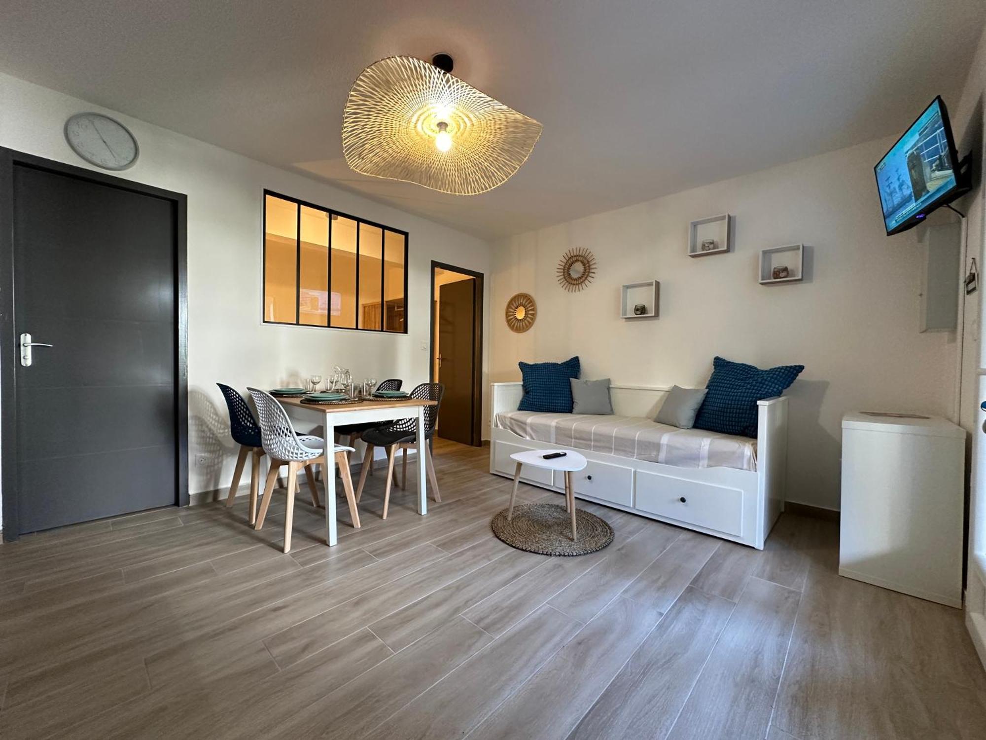 Appartement Climatise Avec Chambre Et Parking Privatif Locations Vld Camargue سانت ماري دو لا مير المظهر الخارجي الصورة