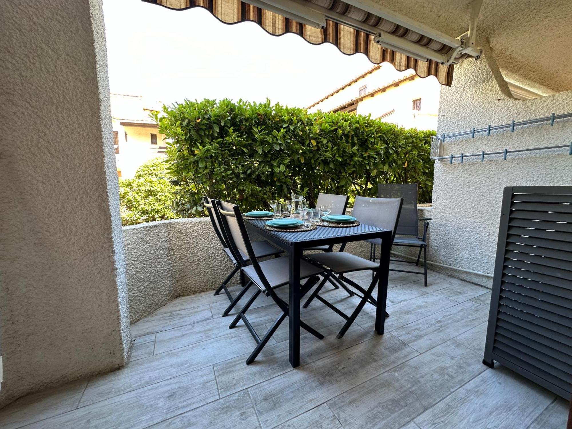 Appartement Climatise Avec Chambre Et Parking Privatif Locations Vld Camargue سانت ماري دو لا مير المظهر الخارجي الصورة
